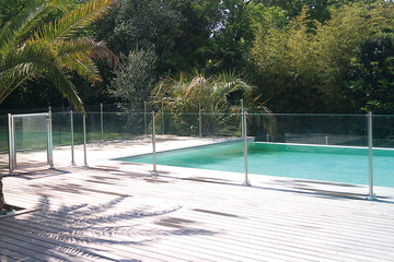 Clôture piscine à barreaudage ou en verre