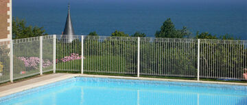 Clôture Piscine à barreaudage ou en verre